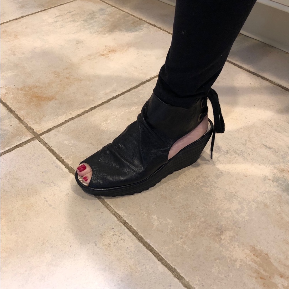 Fly London Tie Back Wedge